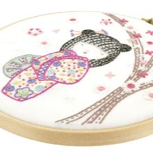 Yoshimi, jolie kokeshi (sold without hoop)