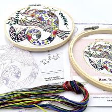 Léon, le caméléon (sold without hoop)