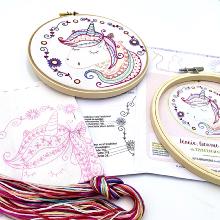 Léonie, licorne magique (sold without hoop)