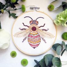 Mireille l'abeille (sold without hoop)