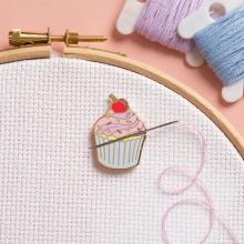 Needle minder “cup cake”