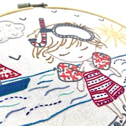 Sacha à la plage (sold without hoop)