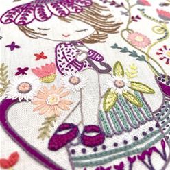 Quand Salomé s'occupe de son jardin (sold without hoop)