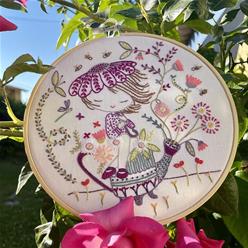 Quand Salomé s'occupe de son jardin (sold without hoop)