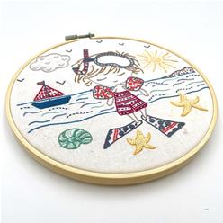 Sacha à la plage (sold without hoop)