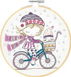 Quand Salomé se promène à vélo (sold without hoop)