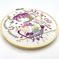 Quand Salomé s'occupe de son jardin (sold without hoop)
