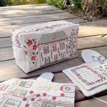 Large pouch - Embroiderers' house