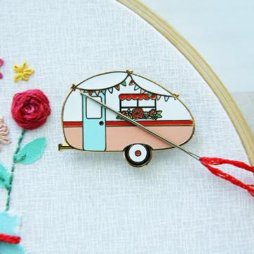 Needle minder “la caravane fleurie”