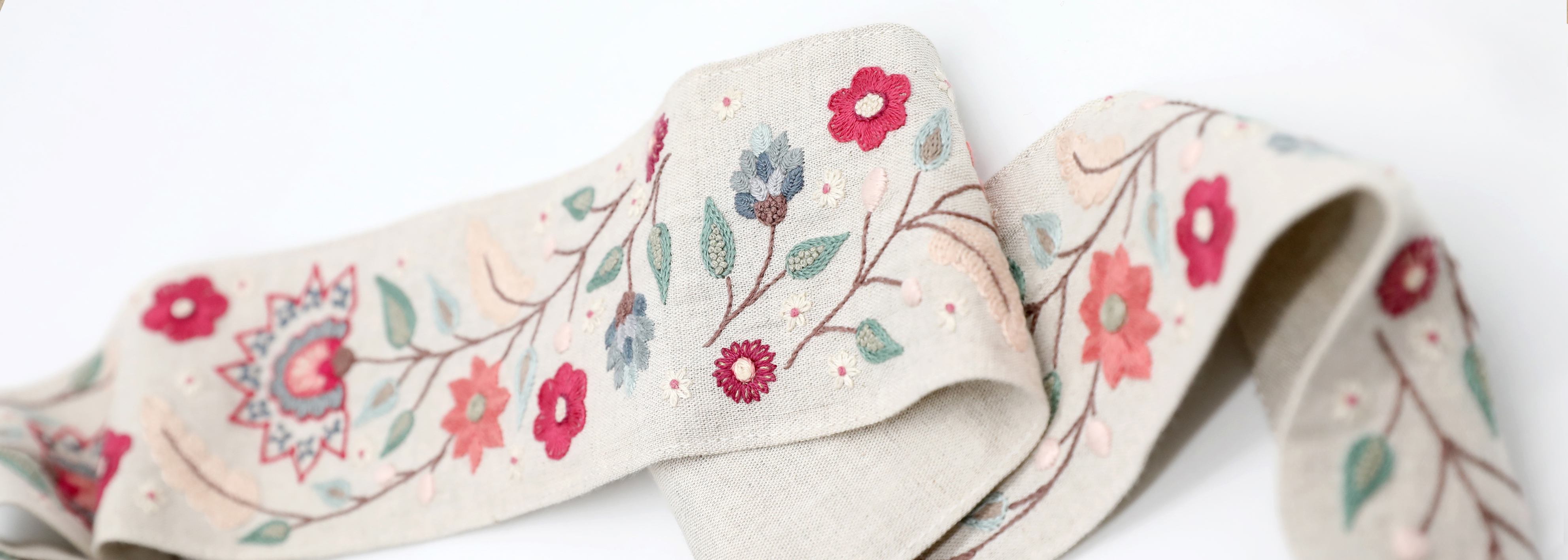 stand broderie traditionnelle chat dans l'aiguille