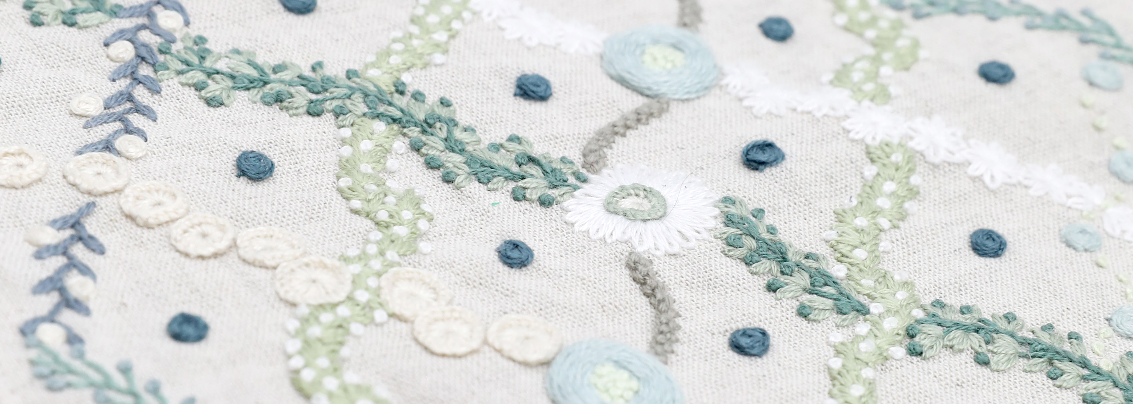 stand broderie traditionnelle chat dans l'aiguille